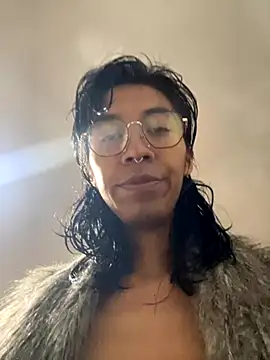 Snapshot of MadamLeRouge chatting on 10/12/25, 10:09 MadamLeRouge online show from 10/12/25, 10:09