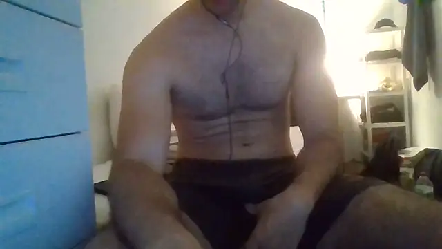 Snapshot of alexhuged chatting on 06/14/26, 04:31 alexhuged online show from 06/14/26, 04:31