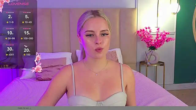 Snapshot of EllyLinn chatting on 11/14/25, 05:11 EllyLinn online show from 11/14/25, 05:11