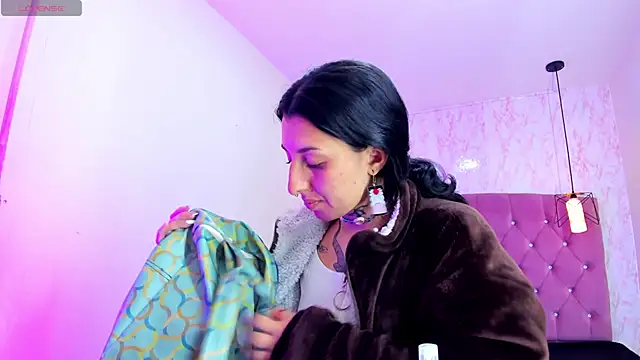 Iris  77 online show from 10/30/25, 05:13