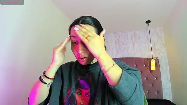 Iris  77 online show from 11/04/25, 01:21