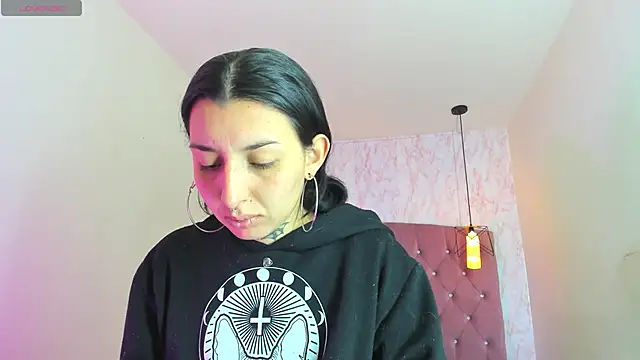 Iris  77 online show from 11/06/25, 06:31