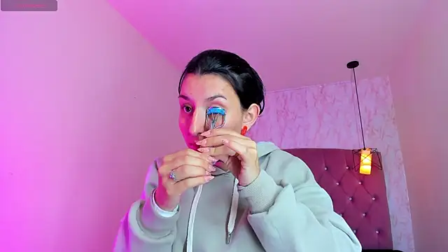 Iris  77 online show from 11/18/25, 11:36