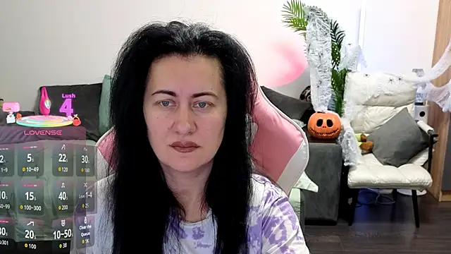 Snapshot of monnica_vibe_ chatting on 10/21/25, 09:43 monnica vibe  online show from 10/21/25, 09:43