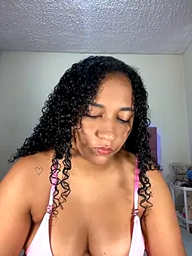 Snapshot of jesicamonroe44 chatting on 10/30/25, 01:01 jesicamonroe44 online show from 10/30/25, 01:01