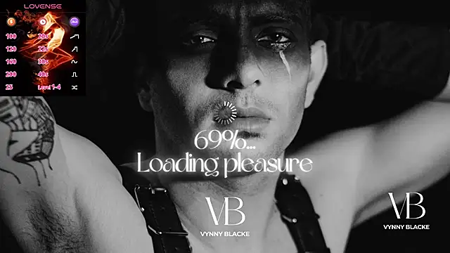 Snapshot of VynnyBlacke_ chatting on 10/30/25, 08:42 VynnyBlacke online show from 10/30/25, 08:42
