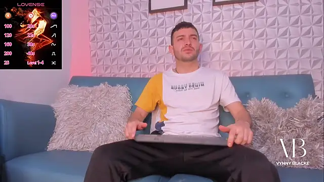 Snapshot of VynnyBlacke_ chatting on 11/10/25, 08:19 VynnyBlacke online show from 11/10/25, 08:19