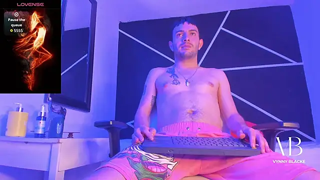 Snapshot of VynnyBlacke_ chatting on 11/25/25, 09:48 VynnyBlacke online show from 11/25/25, 09:48
