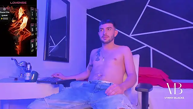 Snapshot of VynnyBlacke_ chatting on 12/01/25, 10:15 VynnyBlacke online show from 12/01/25, 10:15