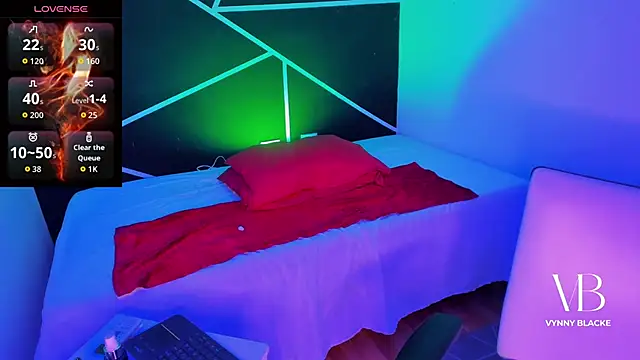 Snapshot of VynnyBlacke_ chatting on 12/02/25, 09:43 VynnyBlacke online show from 12/02/25, 09:43