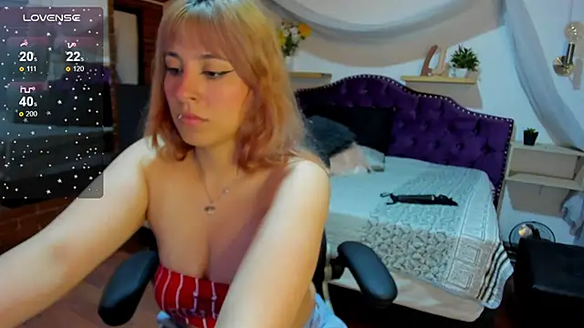 Snapshot of sophialyh_1 chatting on 10/18/25, 12:28 sophialyh 1 online show from 10/18/25, 12:28