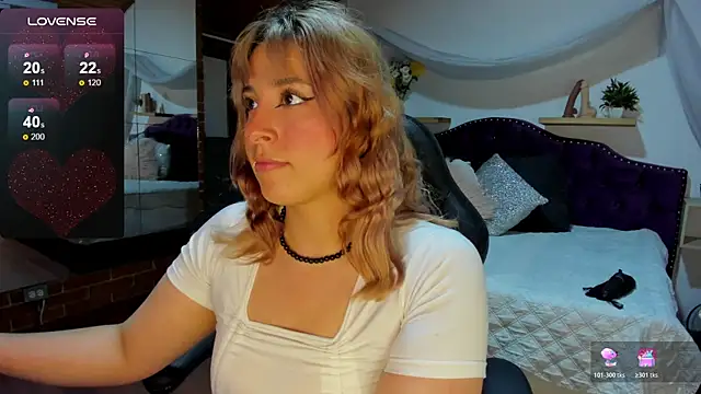 Snapshot of sophialyh_1 chatting on 10/30/25, 12:39 sophialyh 1 online show from 10/30/25, 12:39