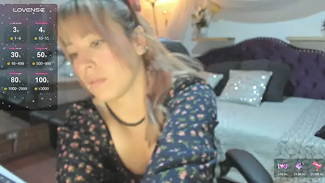 Snapshot of sophialyh_1 chatting on 11/22/25, 12:37 sophialyh 1 online show from 11/22/25, 12:37