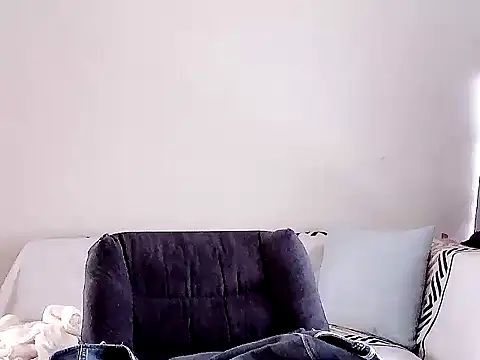 Snapshot of Smile-- chatting on 10/07/25, 02:31 Smile-- online show from 10/07/25, 02:31