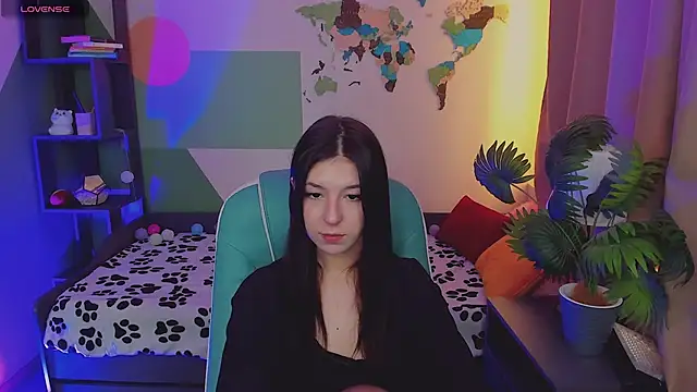 Snapshot of Azaliya_Haze chatting on 10/17/25, 05:21 Azaliya Haze online show from 10/17/25, 05:21