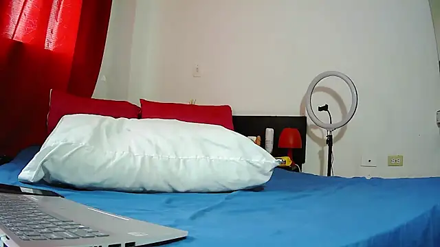 Snapshot of MissAsly chatting on 11/14/25, 04:06 MissAsly online show from 11/14/25, 04:06