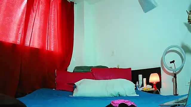 Snapshot of MissAsly chatting on 11/20/25, 01:22 MissAsly online show from 11/20/25, 01:22