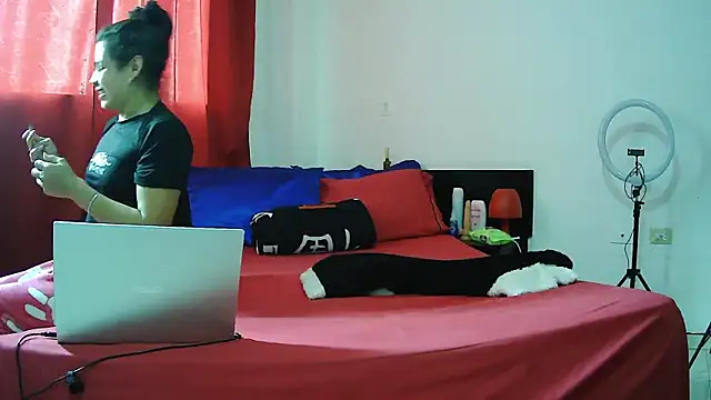 Snapshot of MissAsly chatting on 12/05/25, 12:03 MissAsly online show from 12/05/25, 12:03