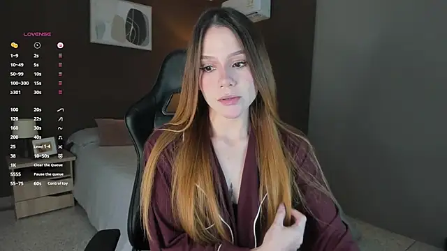 Snapshot of Alexandra-16 chatting on 10/16/25, 10:11 Alexandra-16 online show from 10/16/25, 10:11