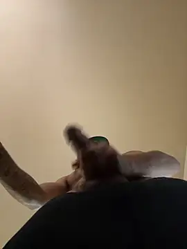 Snapshot of thefreakscomeoutatnight chatting on 10/25/25, 04:46 thefreakscomeoutatnight online show from 10/25/25, 04:46