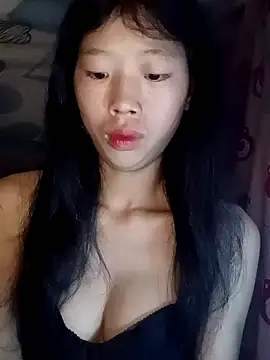 Snapshot of Khanhu_xx chatting on 10/21/25, 02:40 Khanhu xx online show from 10/21/25, 02:40