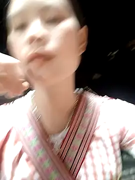 Snapshot of Tuelam_xx chatting on 10/05/25, 03:27 Tuelam xx online show from 10/05/25, 03:27