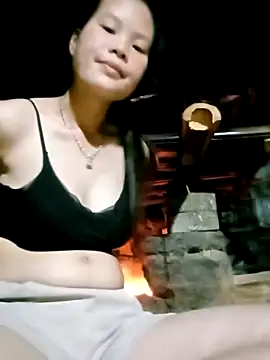 Snapshot of Tuelam_xx chatting on 10/22/25, 02:50 Tuelam xx online show from 10/22/25, 02:50