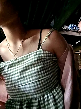 Snapshot of Tuelam_xx chatting on 10/23/25, 05:29 Tuelam xx online show from 10/23/25, 05:29