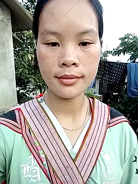 Snapshot of Tuelam_xx chatting on 10/28/25, 09:46 Tuelam xx online show from 10/28/25, 09:46