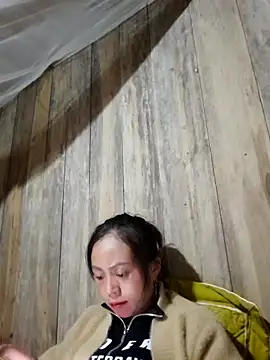 Snapshot of Tuyet_xx chatting on 10/26/25, 01:06 Tuyet xx online show from 10/26/25, 01:06