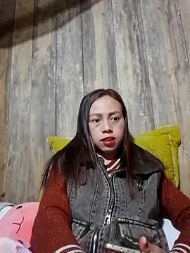 Tuyet xx online show from 12/15/25, 02:16