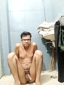 Snapshot of sexybobby13 chatting on 10/28/25, 09:02 sexybobby13 online show from 10/28/25, 09:02