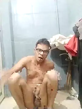 Snapshot of sexybobby13 chatting on 12/15/25, 10:19 sexybobby13 online show from 12/15/25, 10:19