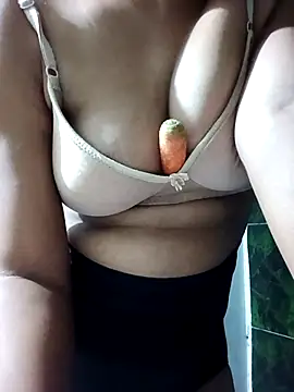 Snapshot of sweetysmita chatting on 10/26/25, 08:37 sweetysmita online show from 10/26/25, 08:37