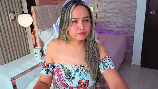 Snapshot of lila_cute1 chatting on 10/23/25, 01:10 lila cute1 online show from 10/23/25, 01:10