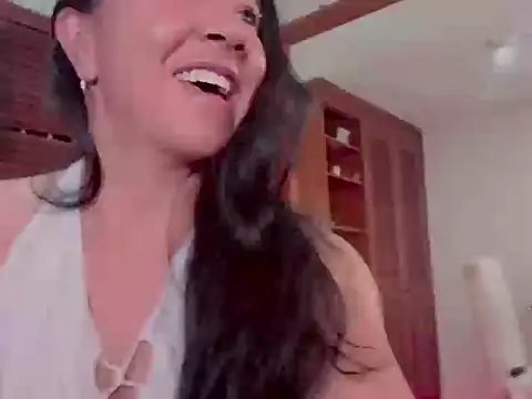 Snapshot of Talia__velvet chatting on 12/14/25, 08:52 Talia velvet online show from 12/14/25, 08:52