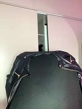 Snapshot of EmilyZuits chatting on 11/08/25, 08:51 EmilyZuits online show from 11/08/25, 08:51