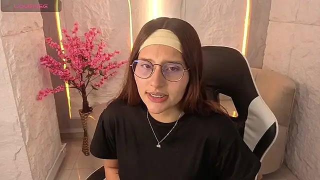 Nyx Tamy Tx  online show from 10/13/25, 01:00