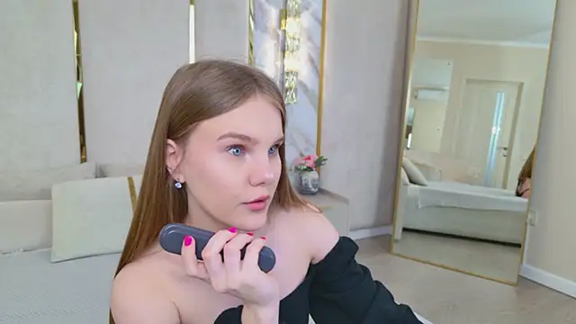 Lili Lohan online show from 05/18/26, 05:02