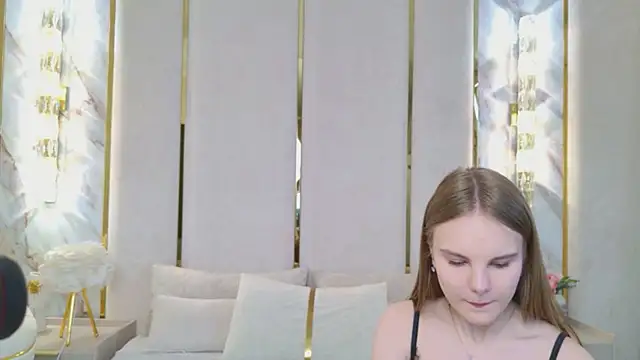 Lili Lohan online show from 05/19/26, 05:03
