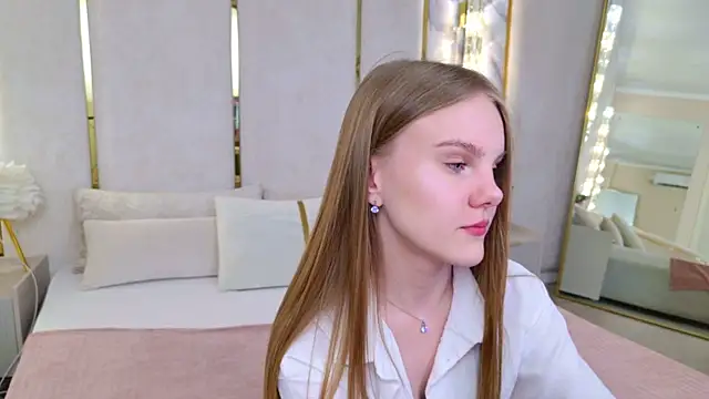 Lili Lohan online show from 06/10/26, 04:45