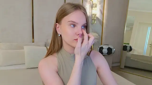 Lili Lohan online show from 07/16/26, 05:02