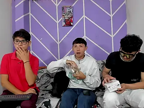 Snapshot of nexusboyhot chatting on 12/04/25, 01:53 nexusboyhot online show from 12/04/25, 01:53