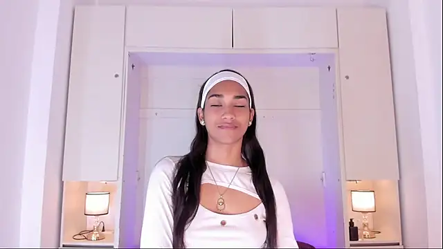 AnahiCollins online show from 10/13/25, 11:43