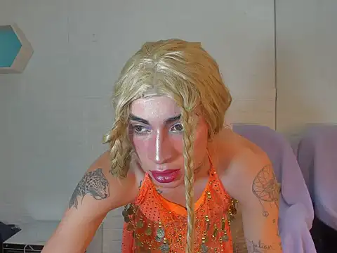 Snapshot of Mila_Leon chatting on 10/17/25, 02:37 Mila Leon online show from 10/17/25, 02:37