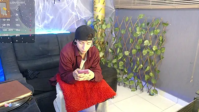 Snapshot of Kuregari_xs chatting on 10/24/25, 05:04 Kuregari xs online show from 10/24/25, 05:04