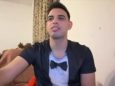 Snapshot of _Djonson_ chatting on 10/24/25, 03:47 Djonson online show from 10/24/25, 03:47