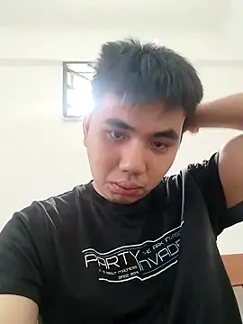 Snapshot of henry9933 chatting on 09/28/25, 01:44 henry9933 online show from 09/28/25, 01:44