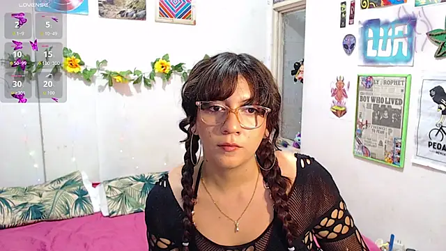 Snapshot of velvetrouse chatting on 10/06/25, 11:46 velvetrouse online show from 10/06/25, 11:46