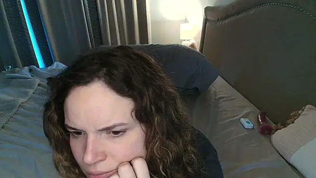 ClaireZX online show from 10/01/25, 04:57